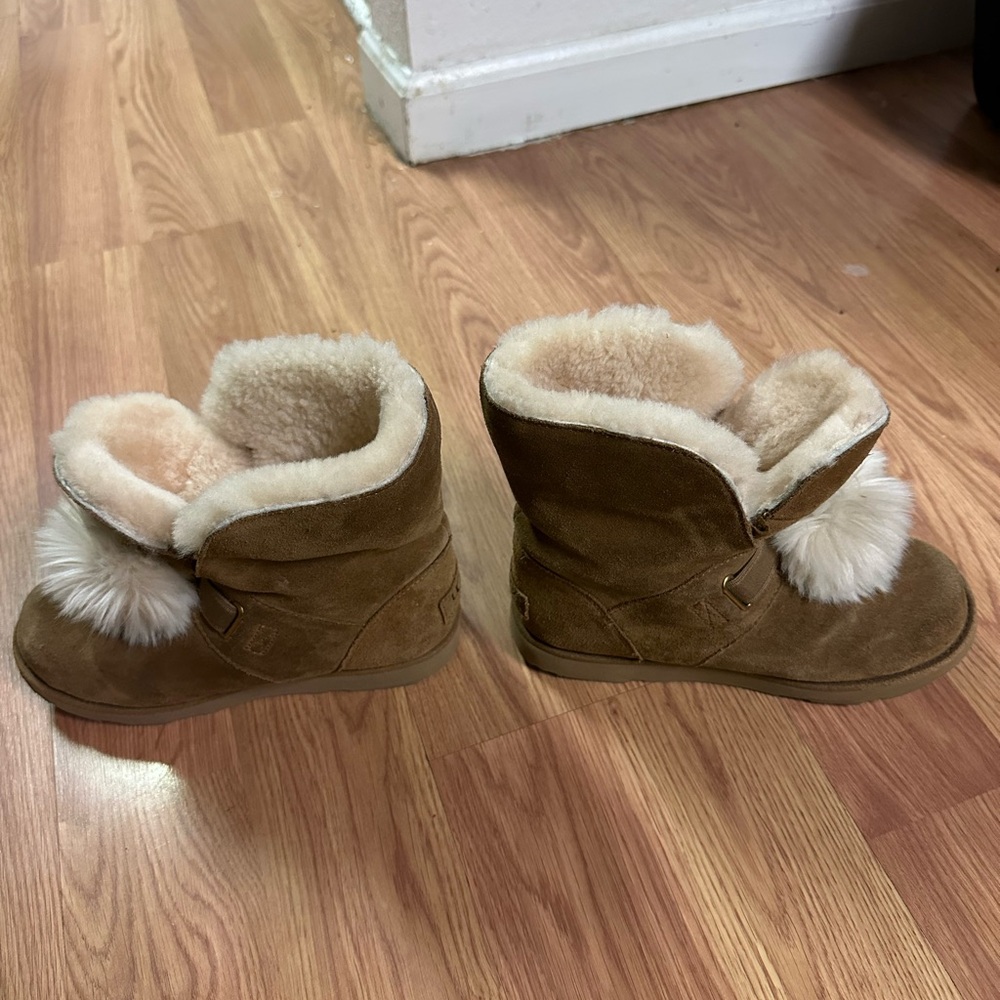Isley Uggs - Picture 3 of 4